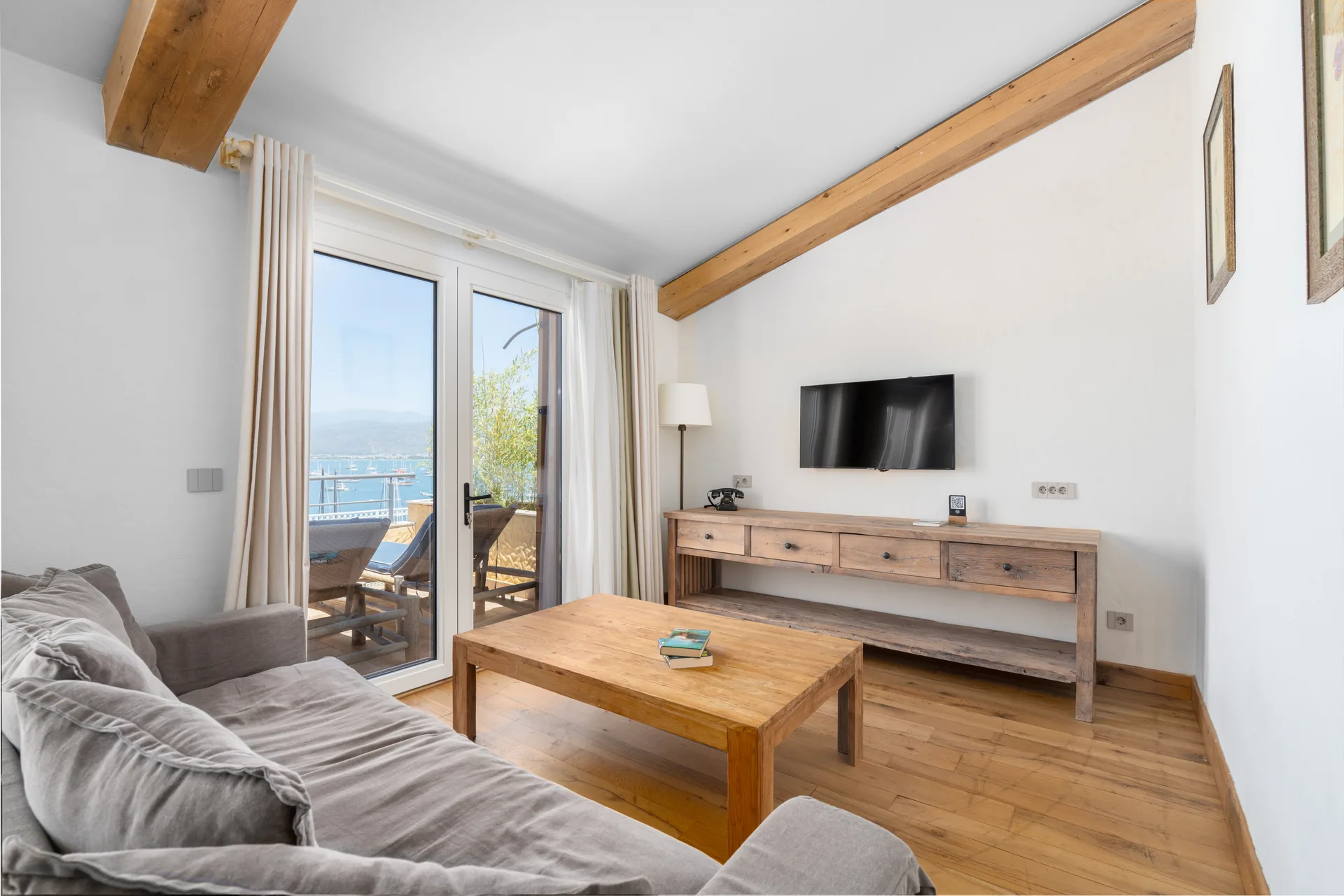 Mandarin Loft Suite yaşam alanı