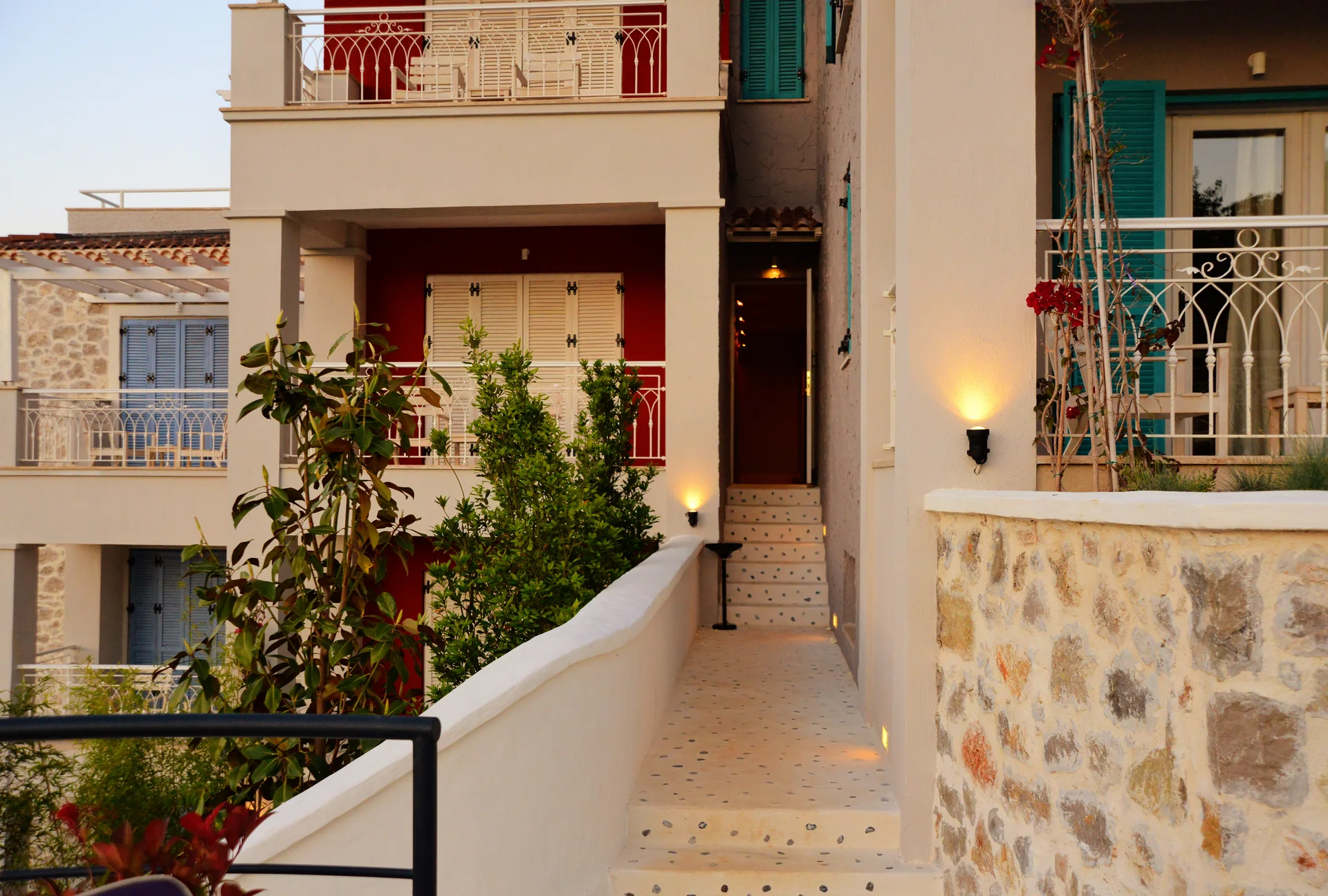 Hotel Unique avlu ve butik mimarisi