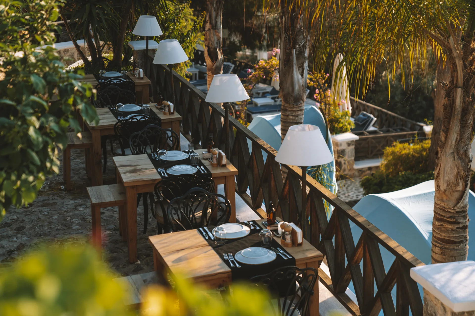 Nude Restaurant marina manzaralı terası